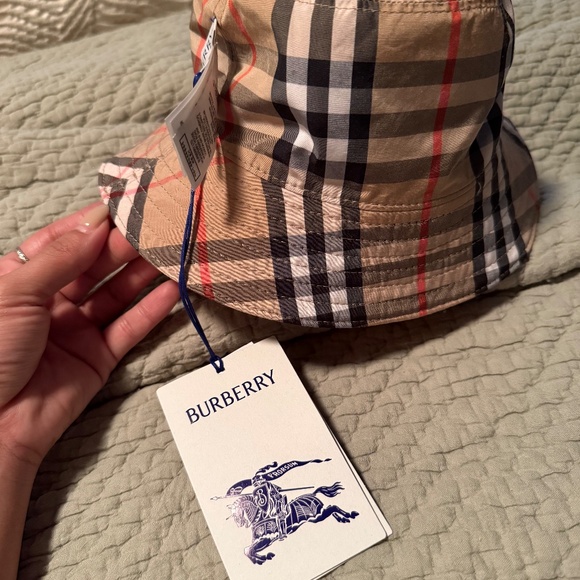 Burberry Little Kid's Reversible Canvas Bucket Hat - Picture 10 of 10